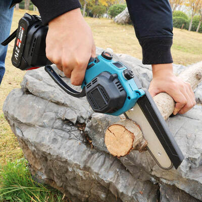 Ultra Light 6 Inch Rechargeable Electric Chainsaw With Oil Pump Cordless Battery Chainsaw For Easy Cutting
